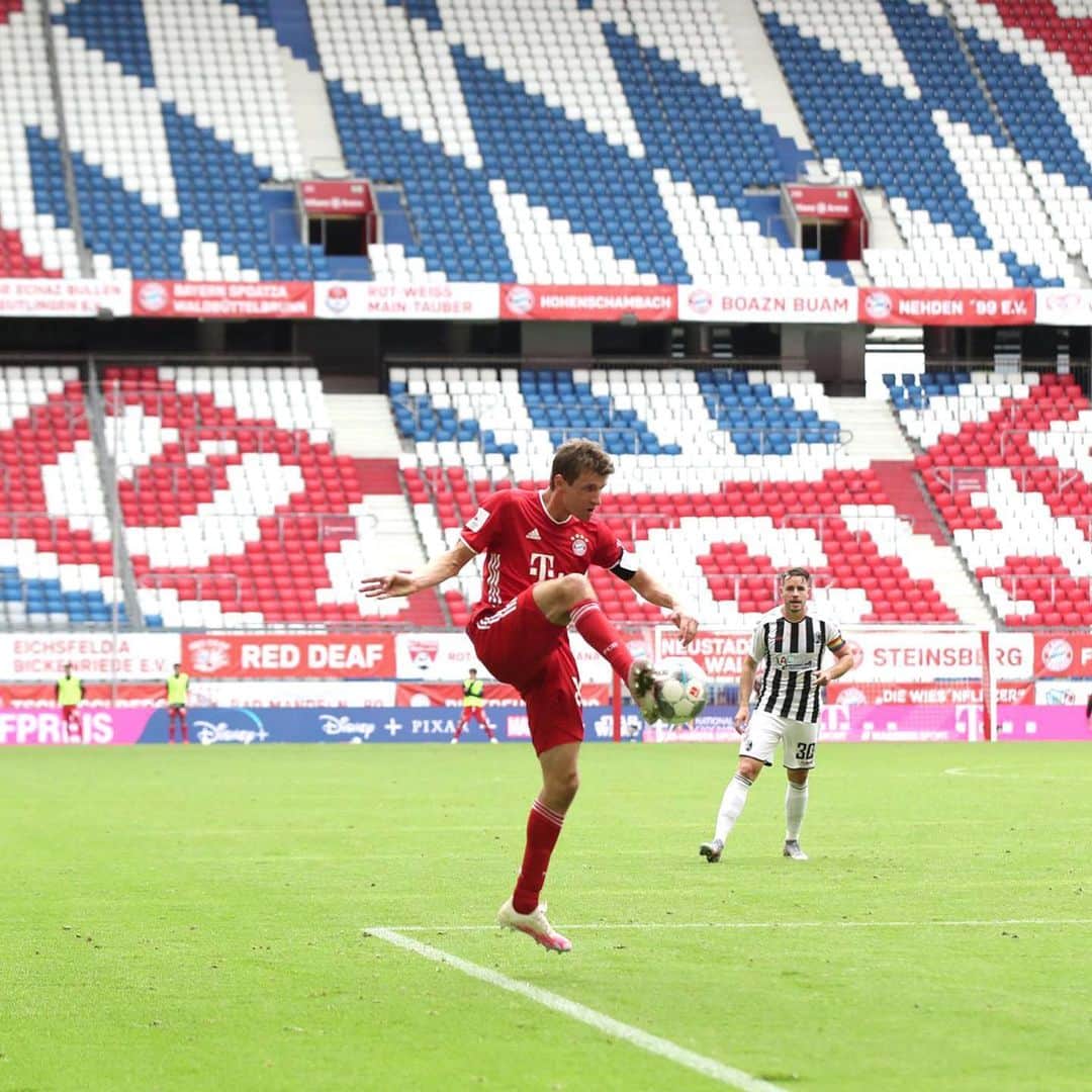 トーマス・ミュラーのインスタグラム：「350 games for the club of my ♥️. But I am hungry for more because I live my dream! @fcbayern #fcbscf #stayfocused #wewanteverything #weiterimmerweiter #esmuellert」