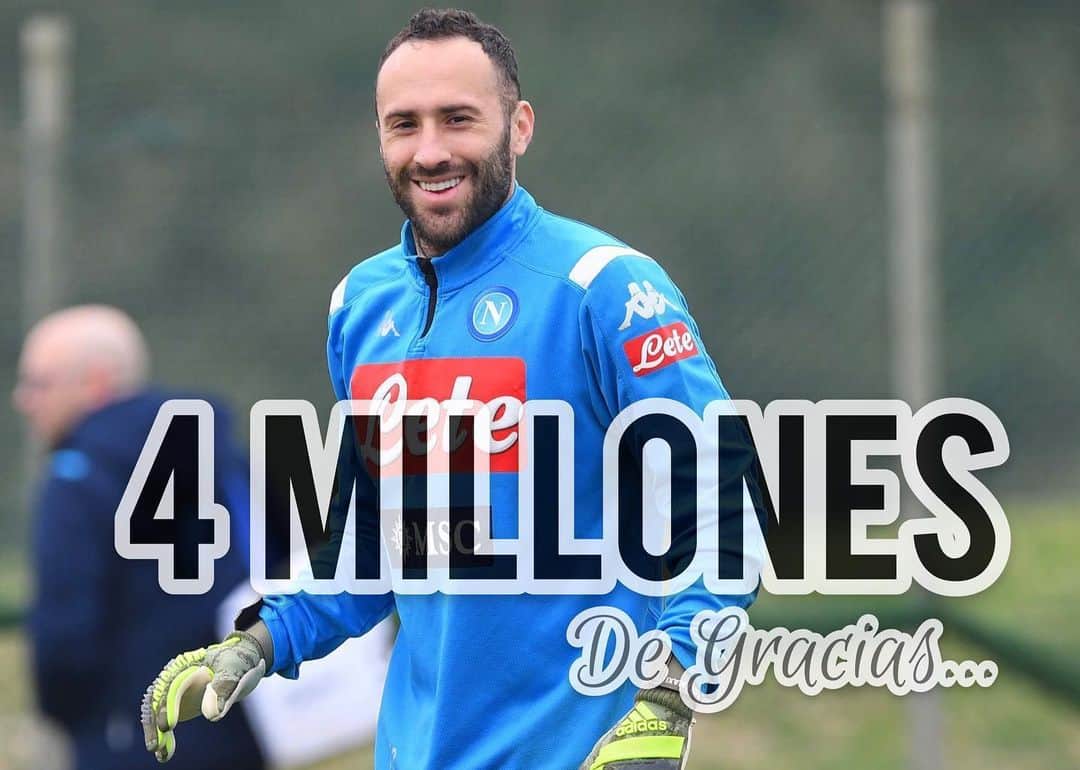 ダビド・オスピナのインスタグラム：「¡Gracias a Todos ya somos 4 millones! ⚽️🙌🏻 Es una ocasión especial, voy a obsequiar un par de mis guantes a quien me responda: ¿Versus cuál equipo fue mi debut en Colombia y en que fecha? Y ¿Versus cúal equipo fue debut en Europa y en que fecha? ¡Espero tus respuestas! GRACIAS 🇨🇴 MERCI 🇫🇷 THANK YOU 🏴󠁧󠁢󠁥󠁮󠁧󠁿 GRAZIE 🇮🇹」