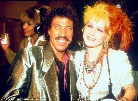 シンディ・ローパーさんのインスタグラム写真 - (シンディ・ローパーInstagram)「Happy Birthday @lionelrichie!!! And hey @tinaturner! ☺️🎂🎉🎈」6月21日 2時02分 - cyndilauper