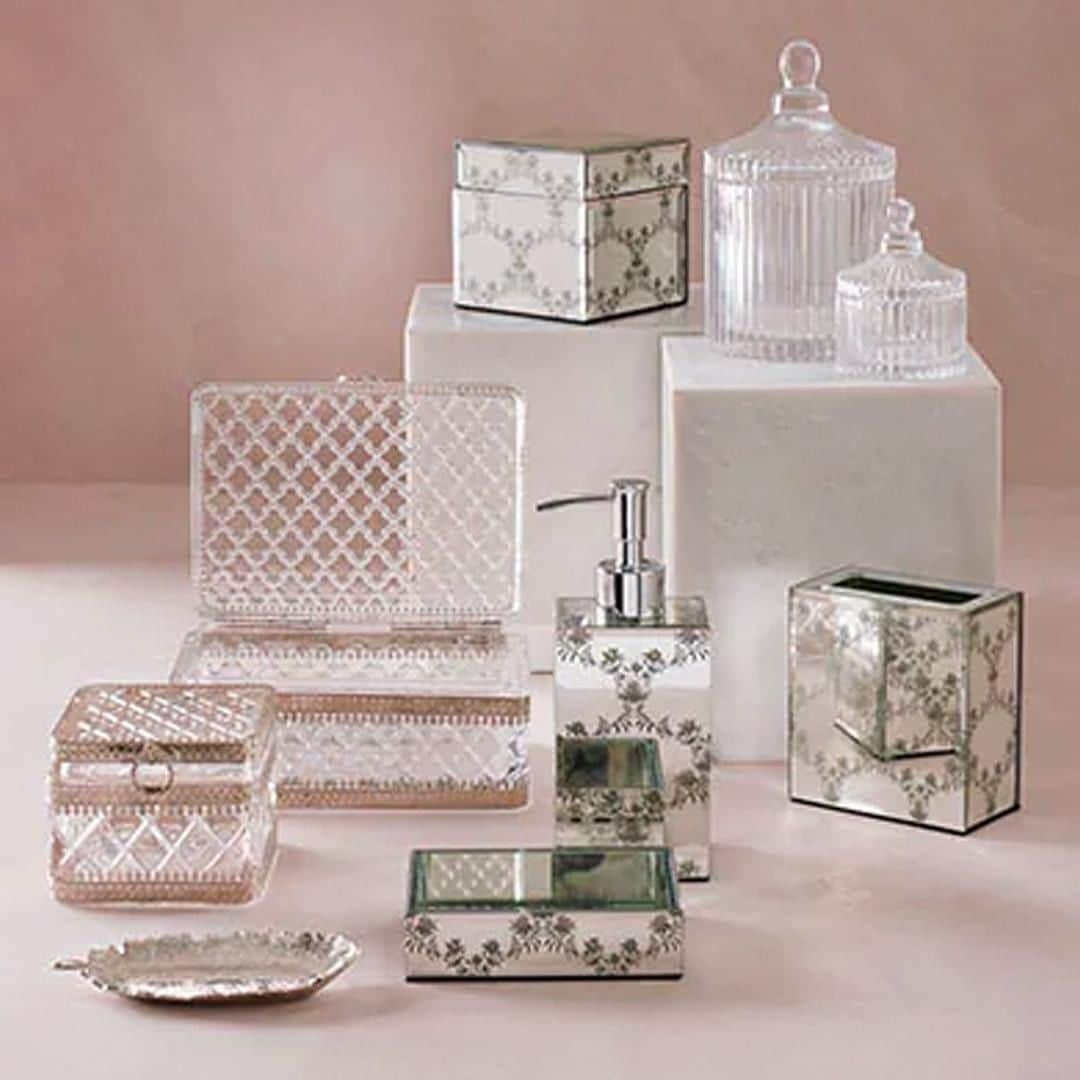 ローラアシュレイのインスタグラム：「Add the finishing touches to your rooms with all home accessories at 30% off.」