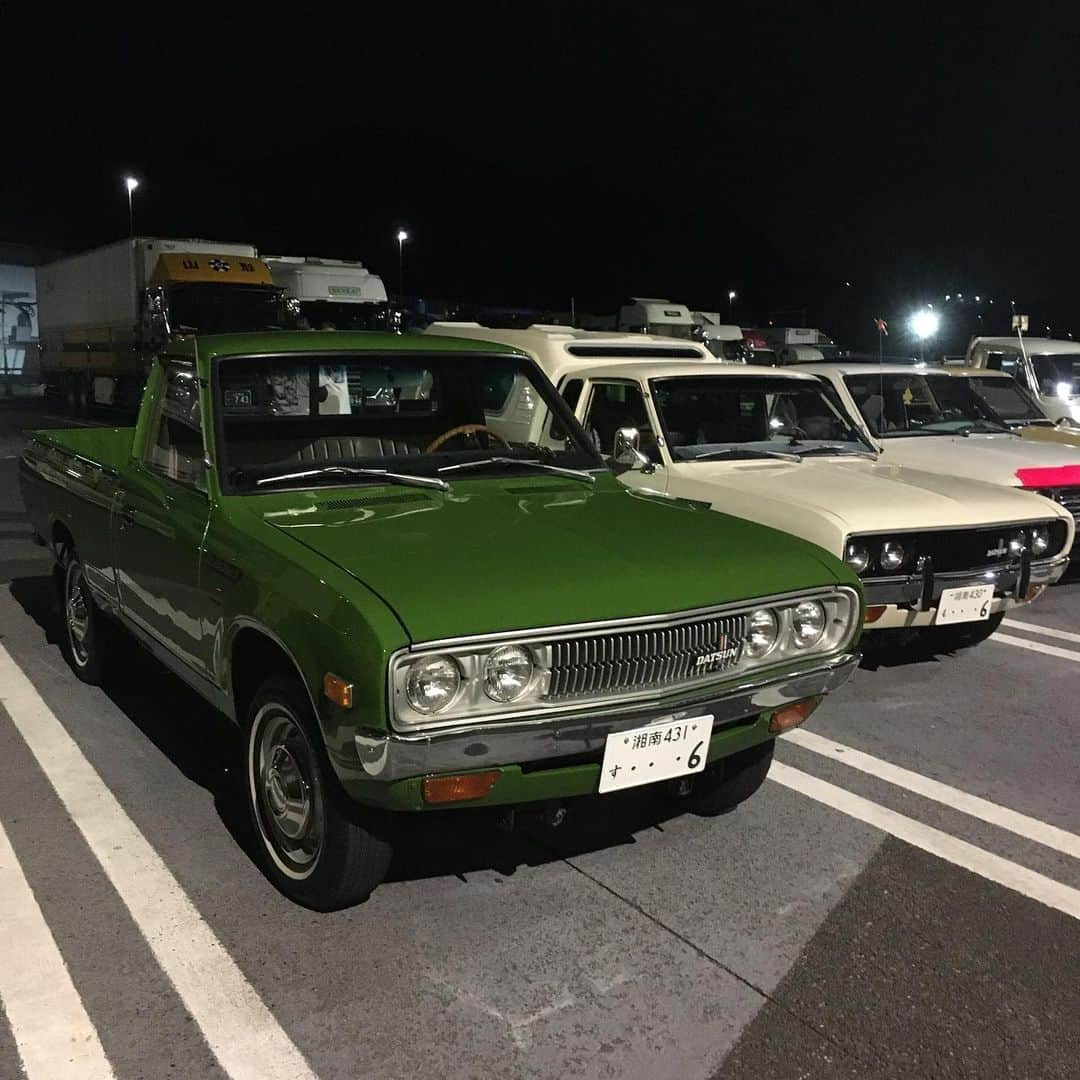 田中和さんのインスタグラム写真 - (田中和Instagram)「620day恒例のmeets。 夜の部ありがとうございました！ my Datsun620は出せずでしたが、皆さまのレアアイテムをゆっくり鑑賞しました。 harukatoさん620には初期の刻印無しのエンケイディッシュ6とAHPディッシュの組み合わせ、 IDKこーちゃんのローハイダブルのハロゲン角目マーシャル、若様の80Luxは90年代にブレイクしたネオンピンクのGTS社ボンネットガードが装着！ もってんな〜♪ 楽しゅうございました！ #620day  #datsun620」6月21日 2時13分 - kazz620