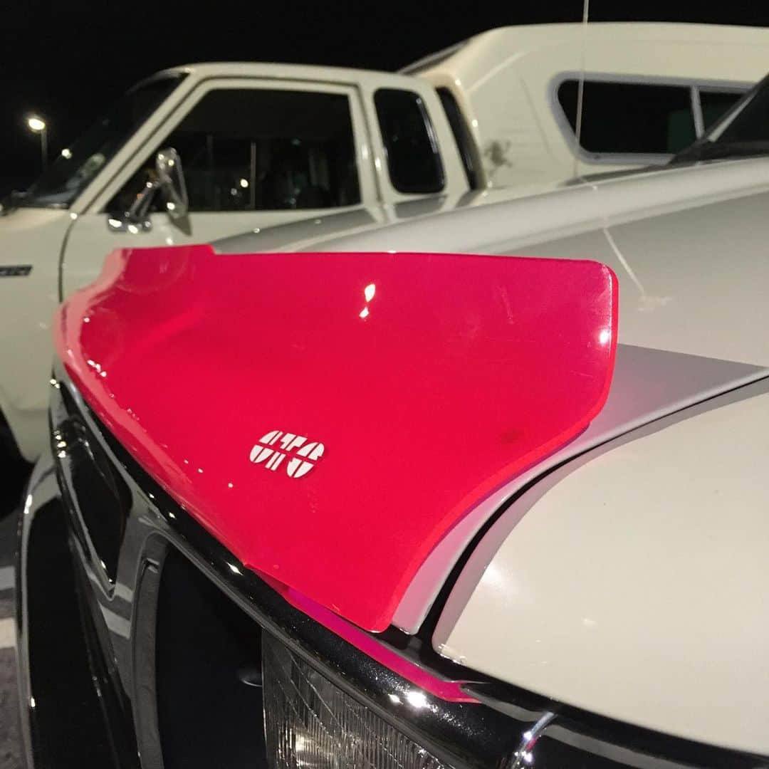 田中和さんのインスタグラム写真 - (田中和Instagram)「620day恒例のmeets。 夜の部ありがとうございました！ my Datsun620は出せずでしたが、皆さまのレアアイテムをゆっくり鑑賞しました。 harukatoさん620には初期の刻印無しのエンケイディッシュ6とAHPディッシュの組み合わせ、 IDKこーちゃんのローハイダブルのハロゲン角目マーシャル、若様の80Luxは90年代にブレイクしたネオンピンクのGTS社ボンネットガードが装着！ もってんな〜♪ 楽しゅうございました！ #620day  #datsun620」6月21日 2時13分 - kazz620