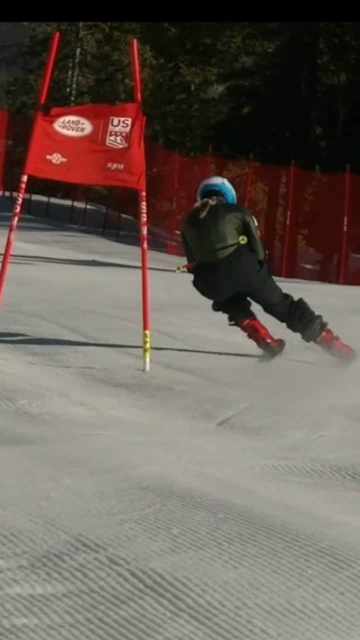 ミカエラ・シフリンのインスタグラム：「There are so many athletes out there who are not able to practice their sports at all, so many people who are still hardly even able to get outside, so trust me I know how lucky we were to get even a little bit of training on-snow the past two weeks. Many of our competing nations have had access to training on-snow over the last month and will continue to have that throughout the summer on the glaciers, some competitors were never forced to go off-snow at all, and still some have yet to touch their skis and may not have the chance until the fall or winter, so I am incredibly grateful to be among those who have been able to click into my skis for any amount of time at all. I want to send a huge THANK YOU to Copper Mountain and U.S. Ski & Snowboard for joining forces and putting in such a big effort to make this camp so productive for everyone involved, while still keeping us safe and healthy. Given everything that is going on in the world, it is absolutely incredible that this even happened and we do not take that for granted. Thank you 🙏❤️ (🎶 Kerala- Bonobo )」