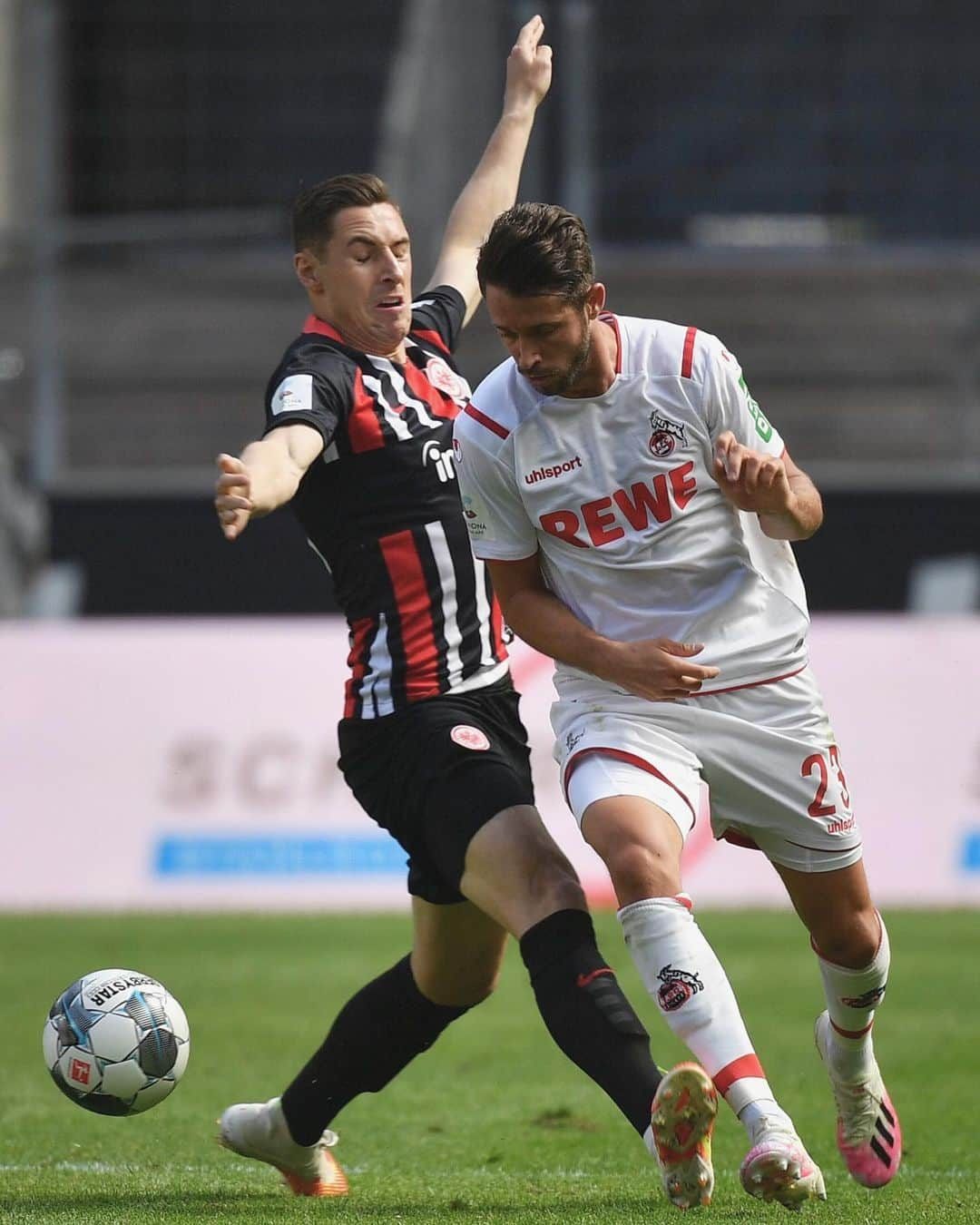 マルク・ウートさんのインスタグラム写真 - (マルク・ウートInstagram)「Klassenerhalt @fckoeln 💪🔴⚪️」6月21日 2時44分 - markuth