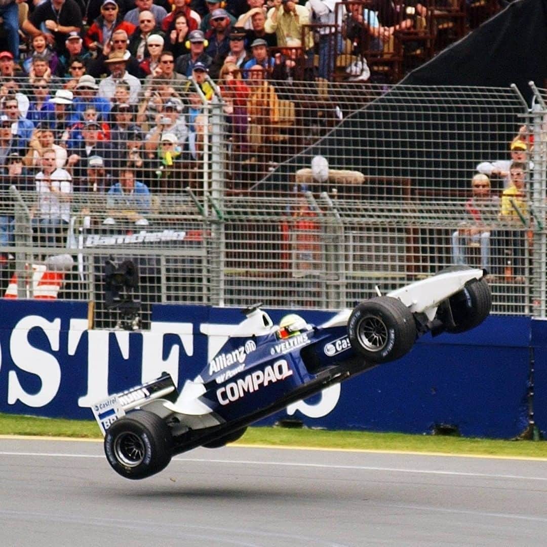 F1さんのインスタグラム写真 - (F1Instagram)「✨ F1 cars out of context ✨⁣⁣ ⁣⁣ Drivers going airborne may be more common than you think 👀 Check out our video of the top 10 flying cars on F1.com and YouTube!⁣⁣ ⁣⁣ #F1 #Formula1 #Motorsport #FlyingCars」6月21日 2時46分 - f1