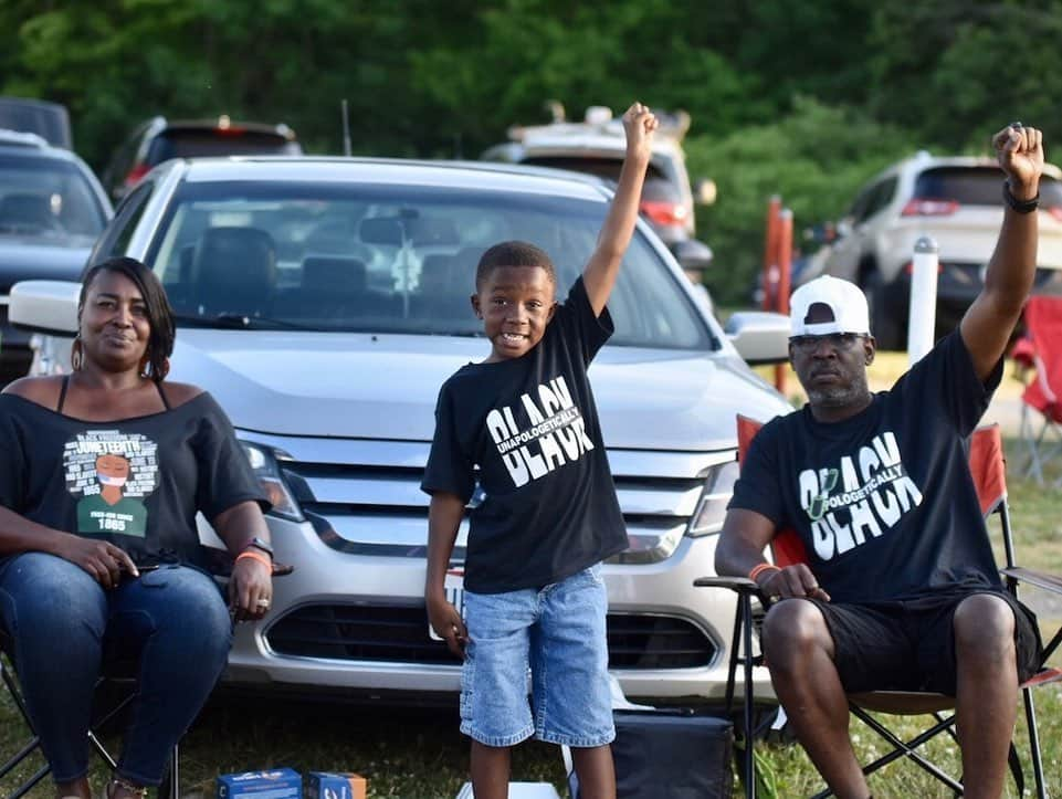 キャブスさんのインスタグラム写真 - (キャブスInstagram)「We must keep learning more about our past and the countless injustices that have led us to where we are today.  Yesterday @therealblackfriday hosted a #Juneteenth private showing of @justmercyfilm at @mayfieldroaddrivein. Learn how to watch the film for free at justmercyfilm.com!  Check out Black-owned and operated businesses in northeastern Ohio at The Real Black Friday's new website: therealblackfriday.com」6月21日 3時11分 - cavs