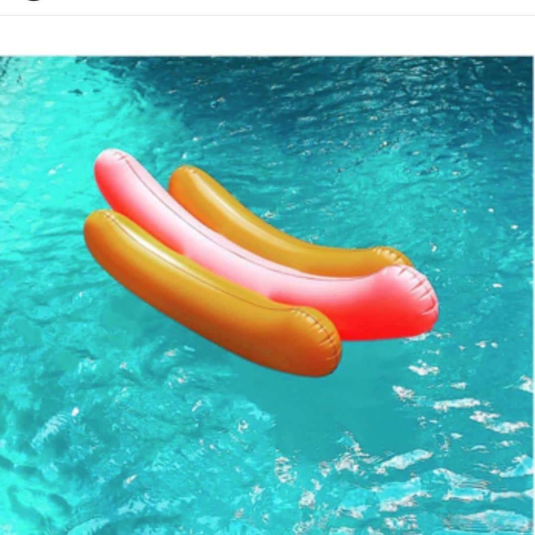 エイミー・セダリスさんのインスタグラム写真 - (エイミー・セダリスInstagram)「#summer #hotdog #raft」6月21日 3時11分 - amysedaris