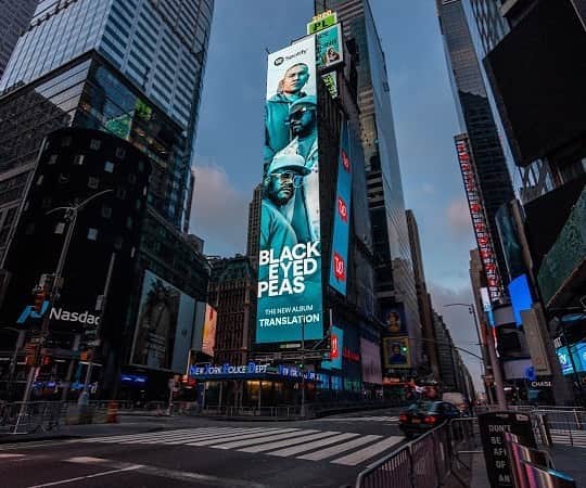 ウィル・アイ・アムのインスタグラム：「25years later... We are still standing tall... Thank you @janacoffey @reauxsa @lapuravidai For making this billboard happen!!!!」