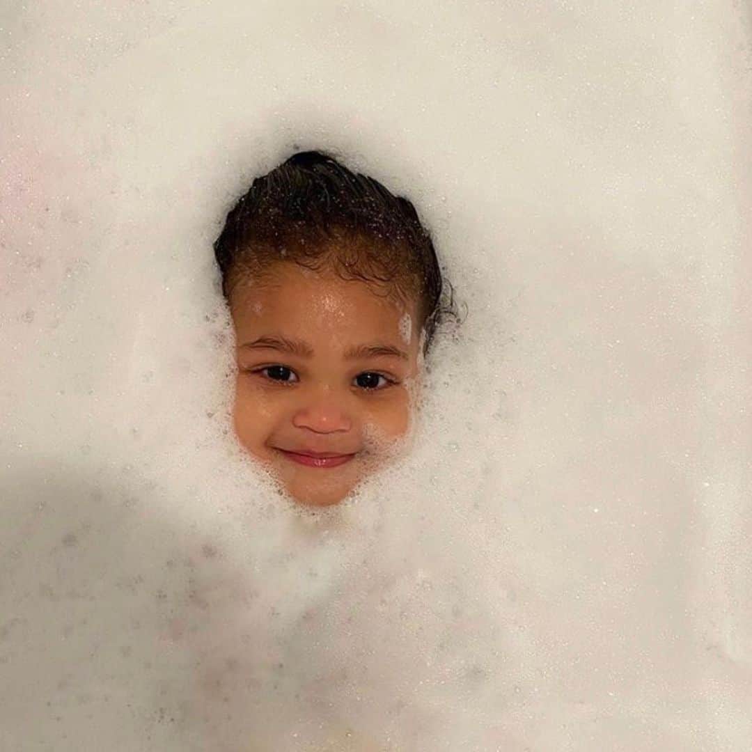 Nylon Magazineさんのインスタグラム写真 - (Nylon MagazineInstagram)「posting this stormi pic on the feed to remind everyone to do some self-care this weekend, ok?」6月21日 3時26分 - nylonmag