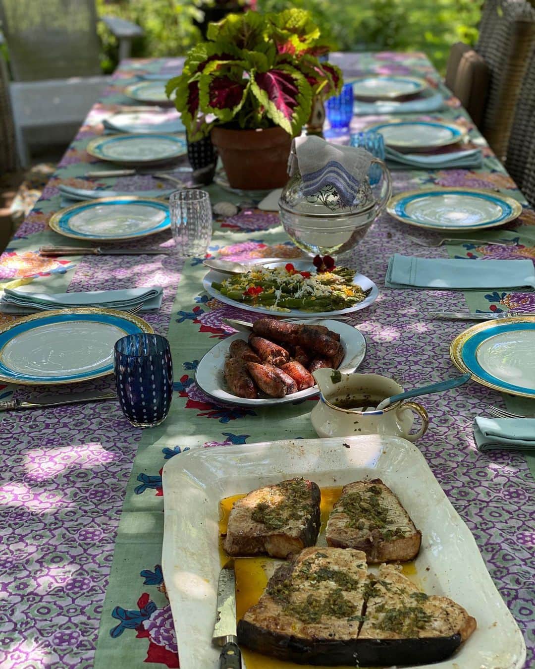 ザックポーゼンさんのインスタグラム写真 - (ザックポーゼンInstagram)「Summer lunch! 🌿🌞🌼😋 #cookingwithzac with #chezjacqueline」6月21日 3時36分 - zacposen