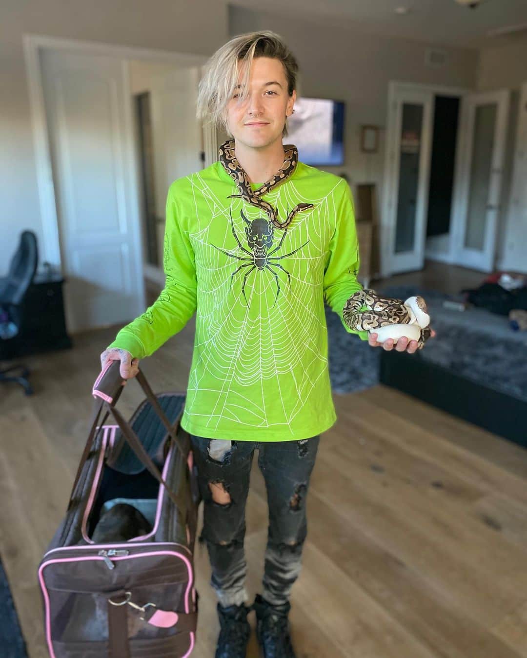 Ghastlyのインスタグラム：「Takin my baby pythons on a road trip」