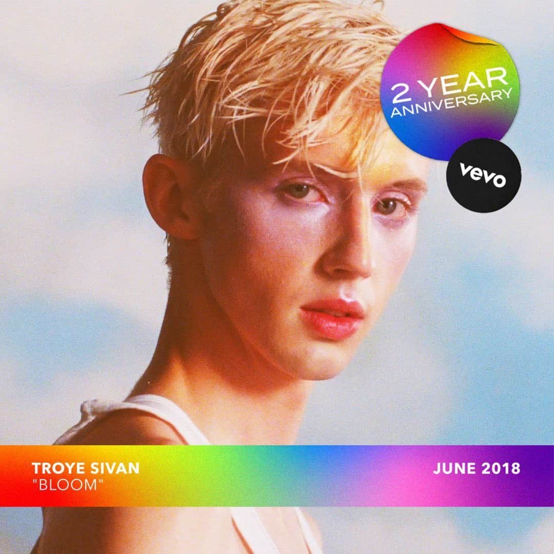 Vevoさんのインスタグラム写真 - (VevoInstagram)「It’s been two years since @troyesivan released “Bloom,” and the flower power is still real 🌸 Celebrate Pride month with the iconic video, and watch more of his vids in our playlist!⠀⠀⠀⠀⠀⠀⠀⠀⠀ ▶️[Link in bio]#TroyeSivan #Bloom」6月21日 4時07分 - vevo