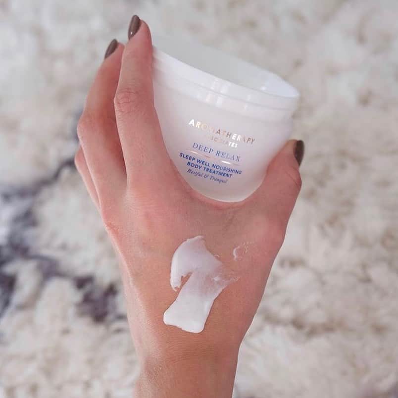 アロマセラピーアソシエイツさんのインスタグラム写真 - (アロマセラピーアソシエイツInstagram)「⁣The longest day of the year means more time for self-care 💙 Enjoy a relaxing ritual to ease you into sleep tonight. @mydailycouture lulls her mind and body with our Deep Relax range — ⠀ ⠀ “Really trying to focus more on relaxation and decelerating routines for myself these days. One of my favourite products it’s the Nourishing Body Treatment which I use before going to bed to give my body a soft massage and deep hydration” 🌙 ✨ #SummerSolstice」6月21日 4時10分 - aromatherapyassociates