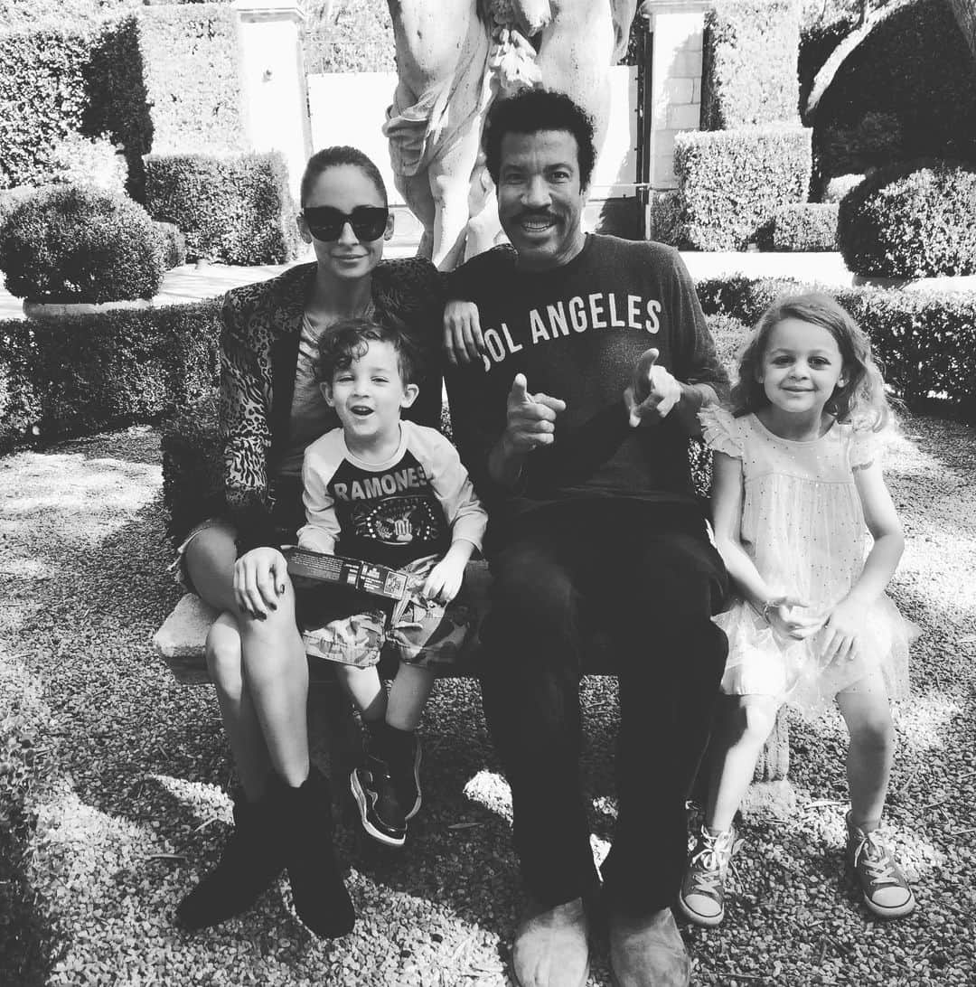 ジョエル・マッデンのインスタグラム：「Happy Birthday @lionelrichie Legendary Father, Mentor and Friend, Thank you for always Being a rock in my life❤️」