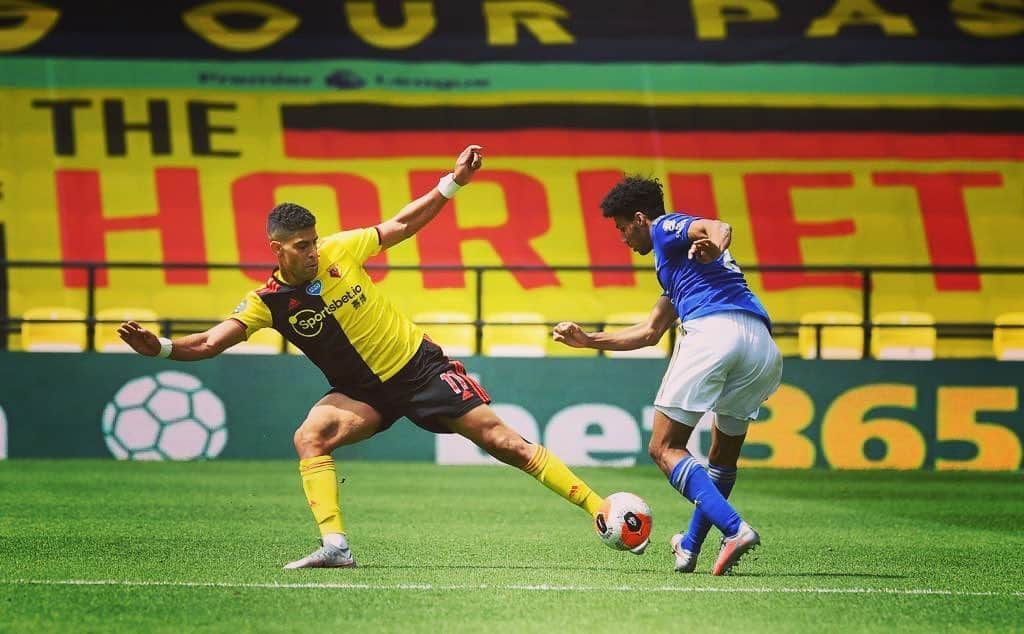 アダム・マシーナのインスタグラム：「What emotions the premier legue ... happy to be back at the Vic🐝⚽️+1」
