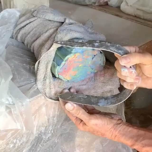 naildecorvideosのインスタグラム：「How do you say fish in your language? 🐠 @lightwavepottery」