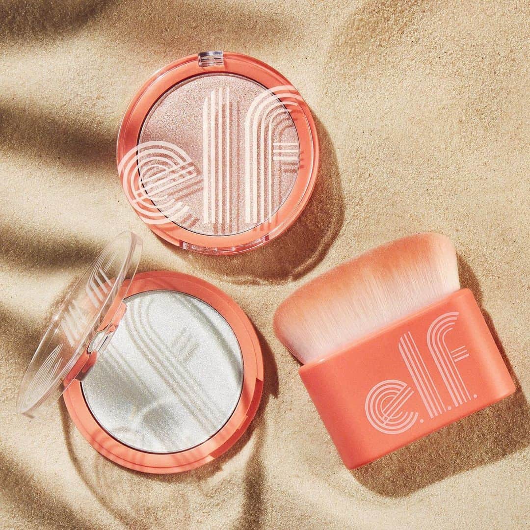 e.l.f.さんのインスタグラム写真 - (e.l.f.Instagram)「You were born to shine✨Our NEW Multi-Dimensional Face & Body Shimmer is packed with multi-dimensional sparkle for a reflective, wet-looking effect head to toe. The bouncy-textured formula delivers stick-free shimmer for comfortable wear and a tropical scent that will transport you to paradise⁣. ⁣ Available in TWO shades:⁣ 🤍Luna - Topper with white and yellow gold flecks⁣ 💖Sol - Topper with peachy pink and yellow gold flecks #eyeslipsface #elfingamazing #elfcosmetics #crueltyfree #vegan」6月21日 4時37分 - elfcosmetics