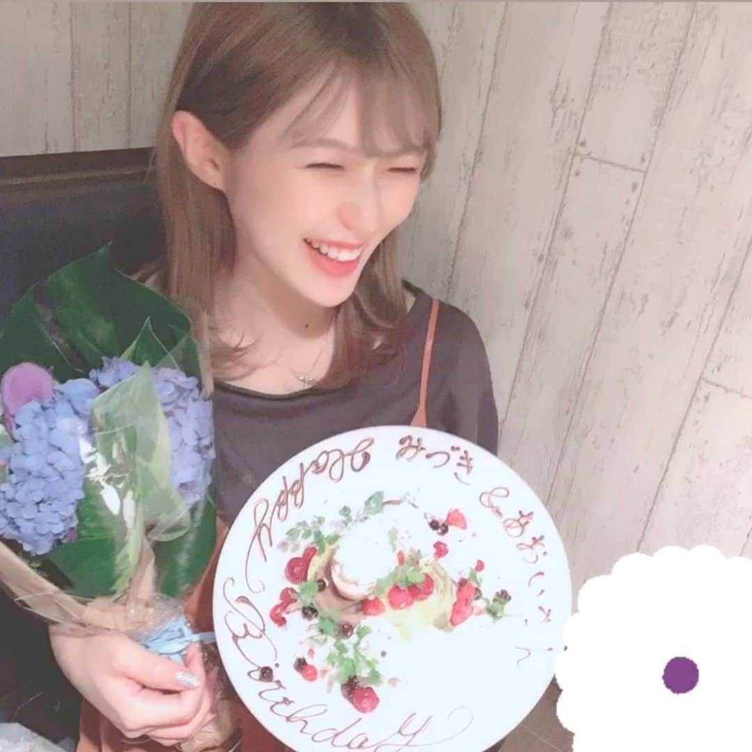 蒼井ちあきのインスタグラム：「・ ・ ・ ３ヶ月半ぶり会えて またお祝いもしてもらって幸せ🤤 いつもありがとう🦋🖤 ・ ・ ・ ・  @pixxaya  @tapi__na  @mizuki__68  @haruno0930  #ガンバ大阪#ガンバサポ#Jリーグ #サッカー女子#大阪#久しぶりの投稿  #生存確認#birthday#0513#0608」