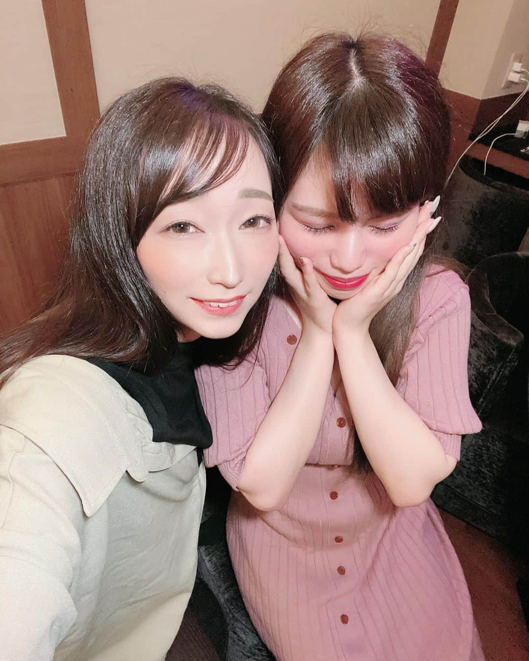 のインスタグラム：「・ ・ ・ 昨日のHARUはかわいい女の子がたくさん遊びに来てくれました♡ ・ 初めましてのエロカワちゃんに 常連で仲良しのありさちゃん(๑´ꈊ`๑) ・ 昨日はいろいろあってえらい盛り上がった 今までにない興奮も味わった！ ・ 今日も復活ウィーク20時~ラストやるぜやるぜ ・ 初めましてもそうじゃない方も気軽にふらっと遊びにおいで✨✨ ・ ・ ・ #蓮実クレア #BAR #HARU #歌舞伎町 #イケメンと美女がいる店 #私はいるよって告知した日はいる #ラーメン二郎新宿区歌舞伎町店さん前のビル  #新宿区歌舞伎町2-38-2第二メトロ2F」