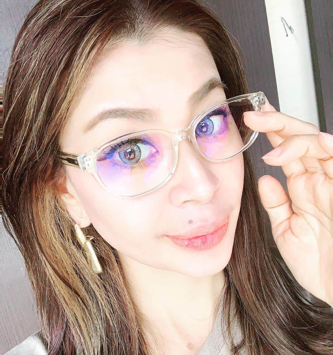 藤木貴子さんのインスタグラム写真 - (藤木貴子Instagram)「新しい 老眼鏡🤣 ブルーライトもカット！  先日の 人間ドックで 去年より悪くなったとこ…  視力だけ💦💦」6月21日 14時02分 - takako_fujiki