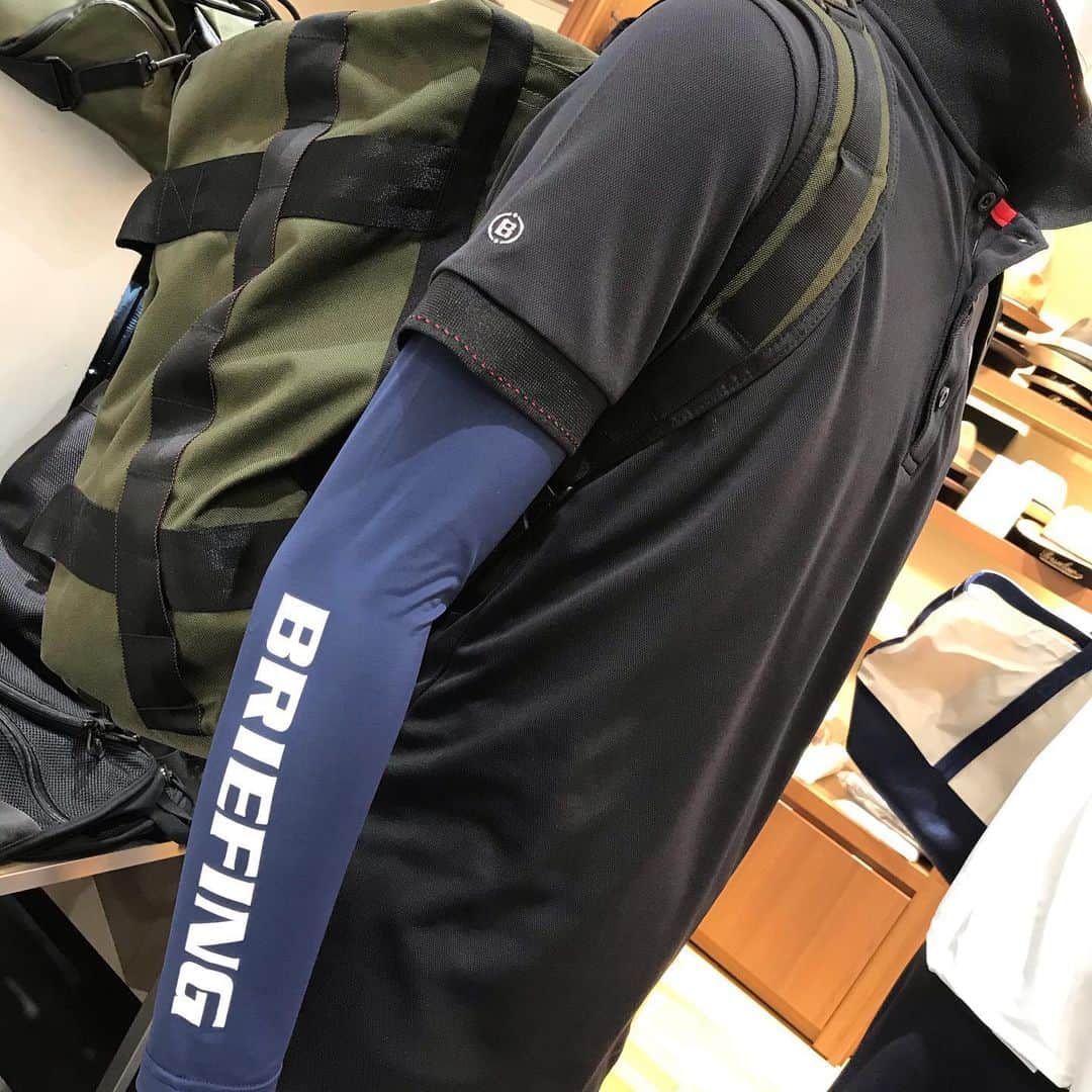 Omotecho Style Storeさんのインスタグラム写真 - (Omotecho Style StoreInstagram)「汗をかいても快適なBRIEFINGで夏を過ごす！🌞🌴🌺✨ ☆Instagram限定の特別キャンペーン実施中！！！ 複数枚掲載している最後の写真をご確認ください♡ 【BRIEFING】 <MENS COOLMAX BASIC POLO> ￥17,600(税込) <PHANTOM GOLF> ￥46,200(税込) <MS UNDER SHIRT> ￥14,300(税込) <MENS MESH SHORT PANTS> ￥23,100(税込)  #briefing #ブリーフィング #basicpolo #ベーシックポロ #bag #バッグ #undershirt #アンダーシャツ #shortpants #ショートパンツ #summer #夏 #2020 #okayama #岡山 #セレクトショップ #表町スタイルストア #キャンペーン実施中」6月21日 14時08分 - omotechostylestore