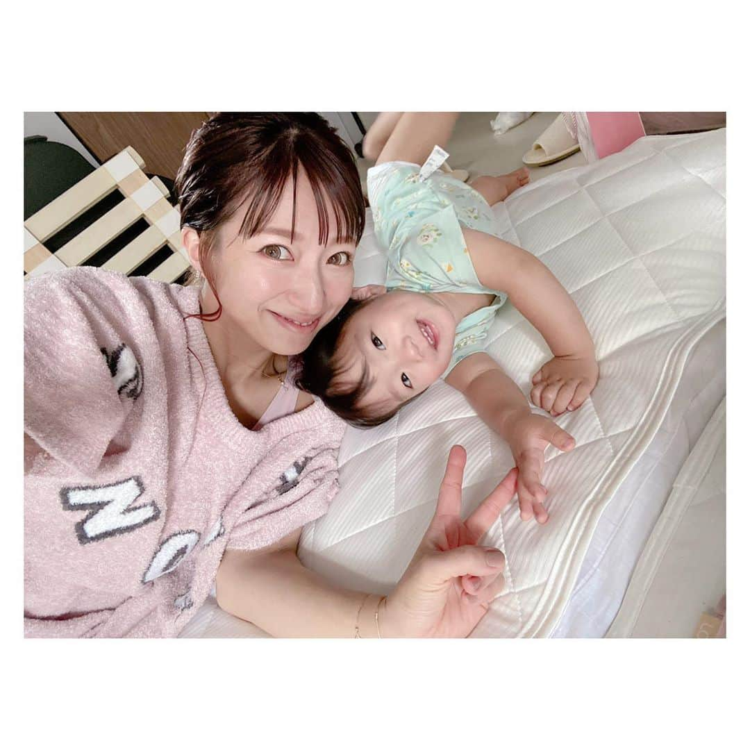 辻希美さんのインスタグラム写真 - (辻希美Instagram)「日曜日の朝♡ 目覚ましかけずに寝れる唯一の日 なのにいつも通り目が覚めちゃう私…苦笑。  #日曜日 #ゆっくりな朝 #早起き #時間に追われない幸せ #最高 #❤️」6月21日 14時12分 - tsujinozomi_official