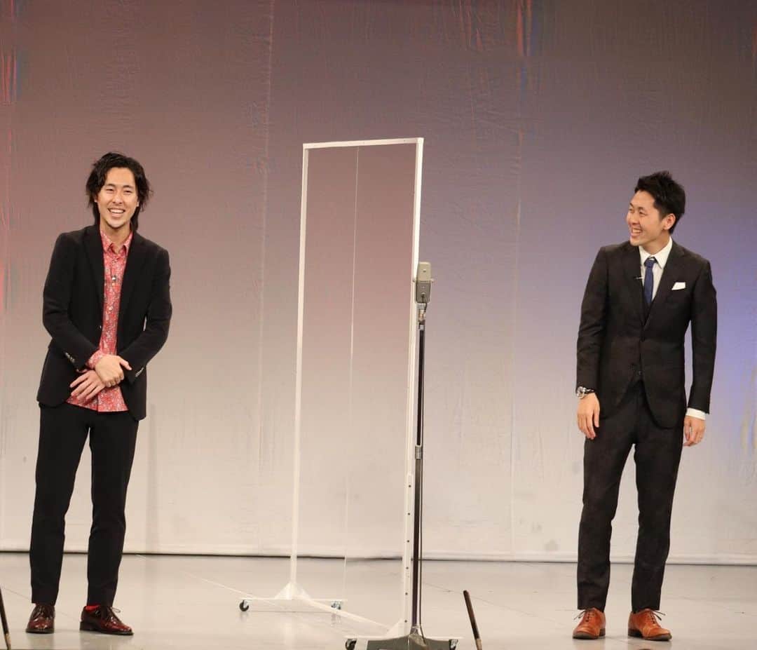 のインスタグラム：「昨日の単独ライブ来て頂いた方、配信で観て頂いた方ありがとうございました！まだの方21:00までですのでお見逃しの無いようよろしくお願い致します！  60分漫才初めてやりましたが楽しかったであります！またやりたいです！  #吉田たち」