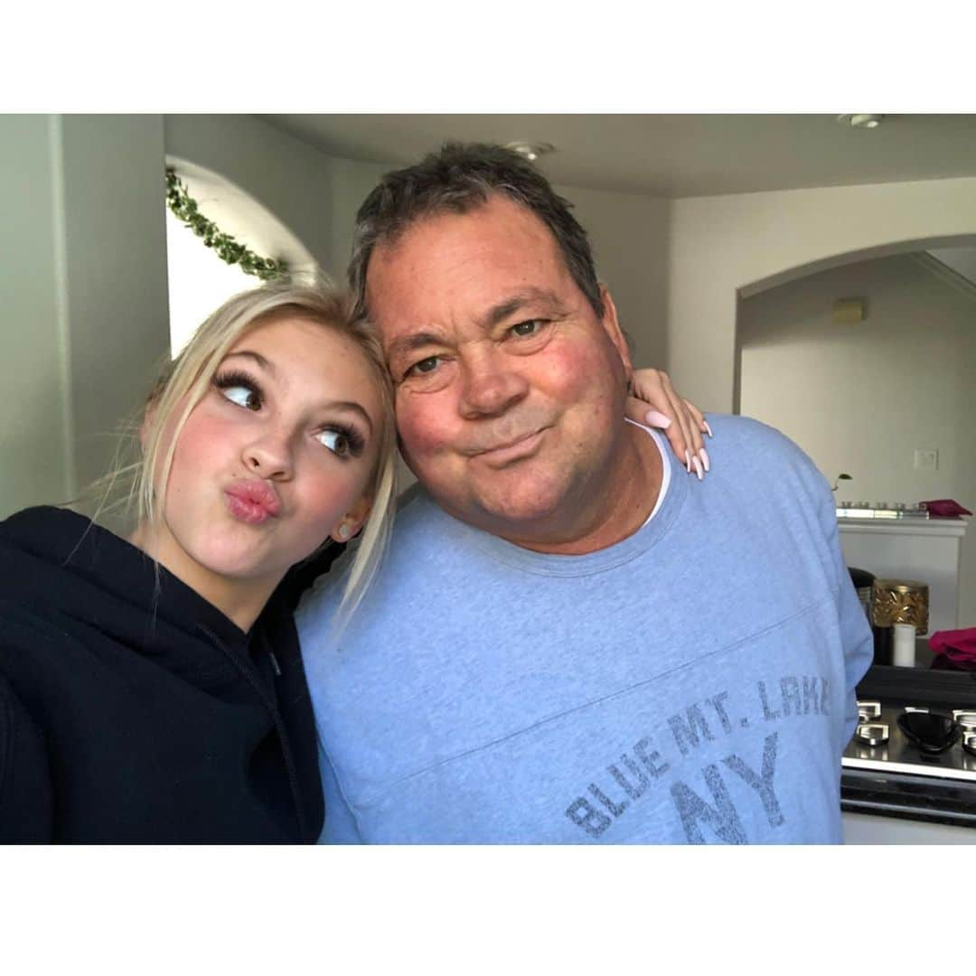 ジョーディン・ジョーンズさんのインスタグラム写真 - (ジョーディン・ジョーンズInstagram)「well dad... the past 4 years i’ve flown home to surprise you for father’s day. this year is different, but i promised i would always keep traditions going because i know you’re still here with me. i just landed in michigan because i couldn’t be in la just at home on this day. i decided i want to celebrate you and your life as our father & husband today. i miss you so much dad. today will be hard and i know you will be near but just know how much we love you. i still will never understand why you had to go so soon but i will forever cherish and love you unconditionally. my dad. my supporter. my everything. happy father’s day dad, miss you 💔❤️」6月21日 14時39分 - jordynjones