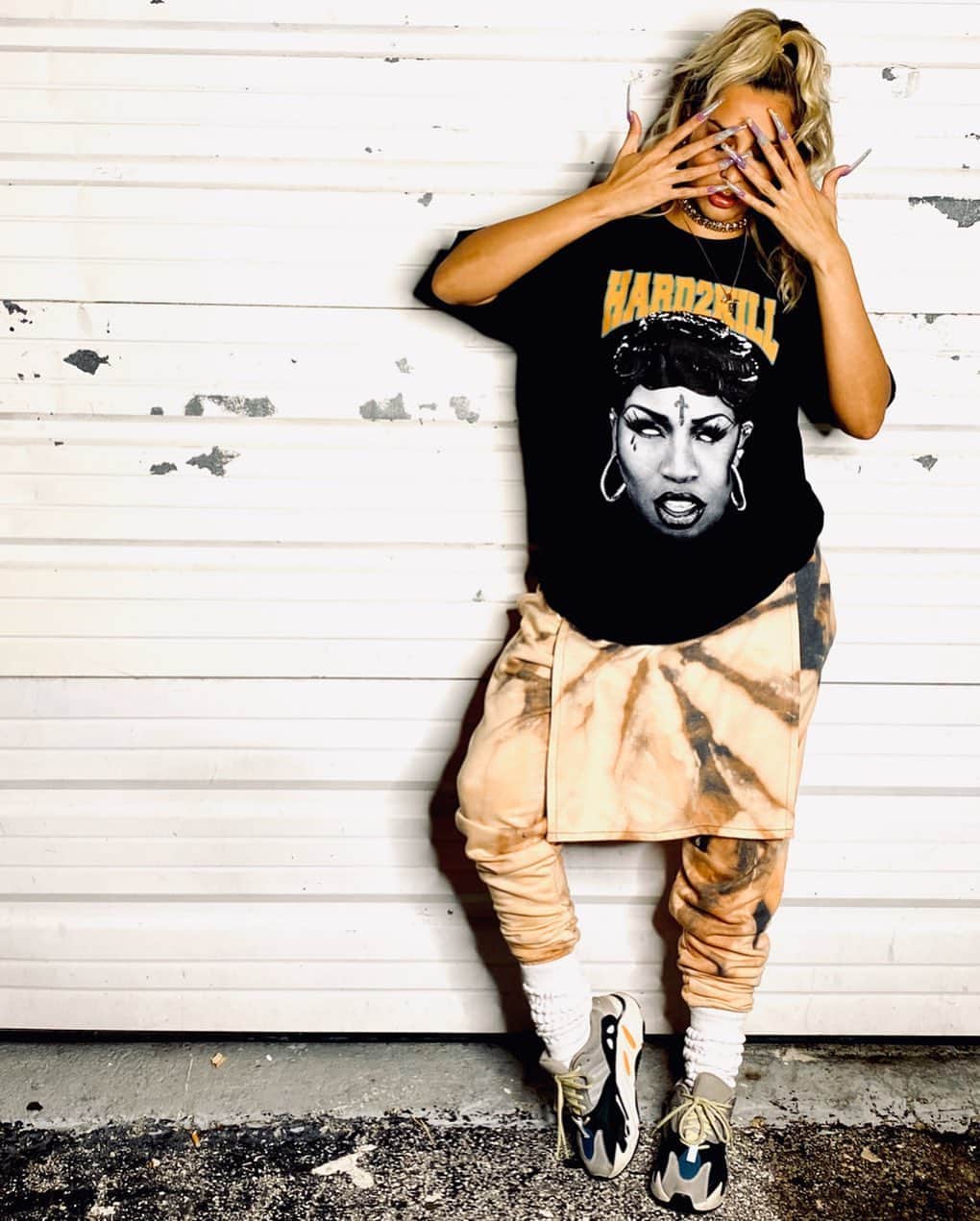 ベロニカ・ベガのインスタグラム：「My baby @demidorsey just dropped his tshirts tonight‼️ The joggers go on sale in JULY‼️ He’s been working on these designs for a while! So happy they’re finally avail for everyone‼️ Go to @hard2killusa and DM for other options and ORDERING‼️」