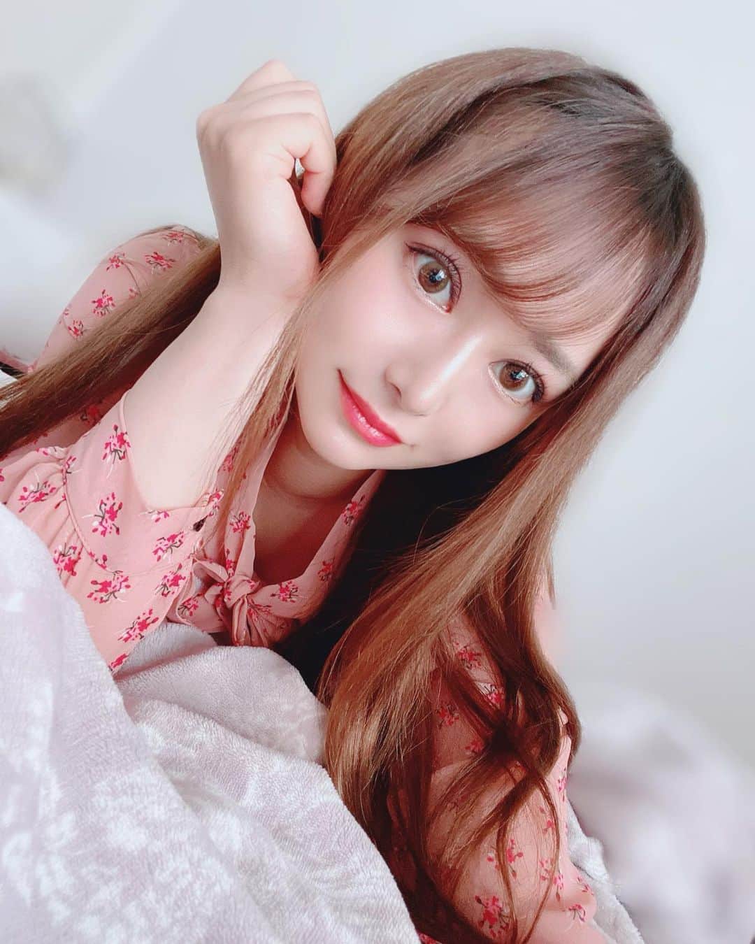 YU-RIのインスタグラム：「#カラコンレポ  #ラフォルテ (@laforte_official ) #No104#ミモザベージュ  セピアとベージュとミモザの 三色を重ね合わせたカラー✨ DIA14.2mmだからナチュラル♡ 発色綺麗でハーフぽい目になれる😘 ちゅるんアイ👀になれて可愛い♡  #カラコン#LaFORTE#fのカラコン #レンズワン#PR#今日のメイク #韓国メイク#オルチャンメイク #プチプラコスメ#コスメ#美容 #美容大好き#アイメイク#目元メイク #ちゅるんカラコン#ブラウン #カラコンレビュー#美容好き #美容好きな人と繋がりたい」