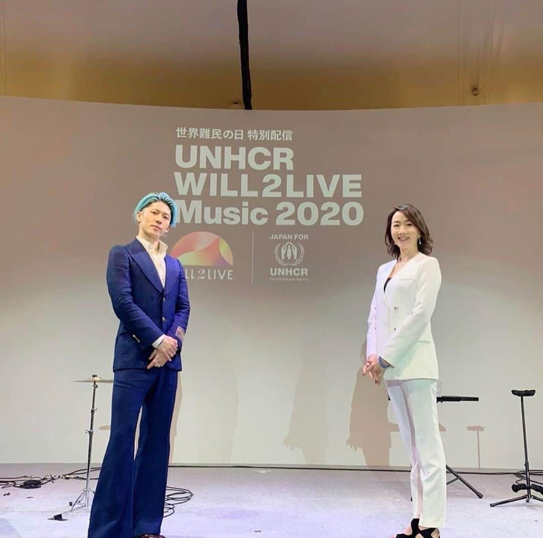 雅-MIYAVI-さんのインスタグラム写真 - (雅-MIYAVI-Instagram)「Thank you all for watching #WILL2LIVE music 2020. #WorldRefugeeDay June, 20th. This day is NOT a celebration. It’s a day when we discuss and think about what we can do so that we can start acting on the fact that there are many people called Refugees who had to flee their homes and countries. We had many influential Japanese artists join us with comments and performances to raise awareness and we’ve got many responses from the audience. We strongly believe this is one of the first steps and will try spreading the words more. We stand #WithRefugees Thank you.  改めて、#WILL2LIVE ありがとうございました！昨夜、何を言おうか考えながら、疲れ果てて落ちてしまいました(笑)  まず今回、声を上げて力を貸してくれたアーティストの皆さん、本当にありがとうございました。皆さんのまっすぐな言葉と思い、ガンガン響きました。見てくれている人たちにも伝わっていると感じました。実は亀田さんともずっと話していたんだけど、本当はバンドで皆と一緒にやりたかった！今回はコロナの状況で沢山の人をスタジオに呼ぶことができず実現できなかったけど、また次回、是非！  マミーさん登壇、クレさんも出演＆即興演奏まで本当にありがとうございました！音で思いを届けられる仲間がいること、本当に頼もしく思います。  日本で暮らす難民メコネンさんの声も直接聞けてよかった。言語さえ知らない国で暮らすことは僕たちの想像以上に大変だと思いますが、全てを乗り越えて懸命に、そしてポジティブに暮らす彼らをリスペクトすると同時にサポートしていきたいと思います。  そして、共にメインパーソナリティを務めてくれた長野さんをはじめ、番組スタッフの皆さんもお疲れ様でした。イベント内容もコロナの影響で二転三転して、本当に直前までどうなるかわからない状況で各所ギリギリまで奔走してくれました。結果、今できる環境でベストを尽せたと思います。本当にご苦労さまでした。  僕たちにできることは限られているかもしれないけど、「こうしている間も、世界のどこかで住むところを追われ暮らしている人たちがいる。」心のどこかに置いて日々、生活していく。そこに何かの手がかりがあるような気がしています。 「まずは知ることから」  この輪を広げていければ幸いです。  ありがとうございました！  #WILL2LIVE #生き抜くチカラ」6月21日 15時00分 - miyavi_ishihara