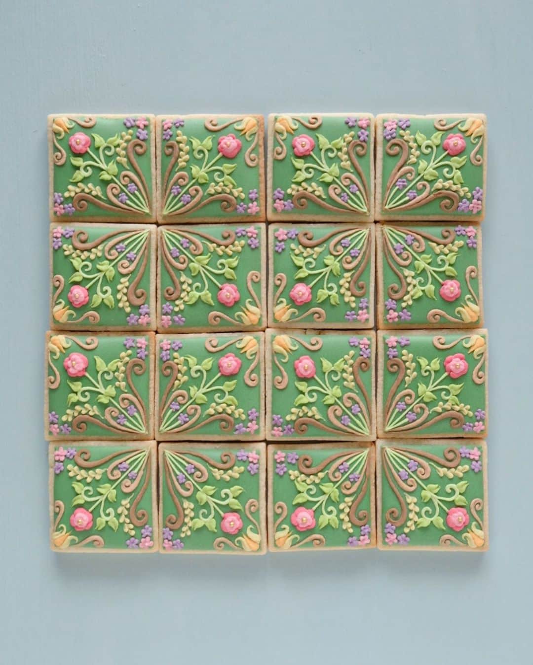 KUNIKAのインスタグラム：「Tiny forest tile cookies🌿🌷🧸﻿ The next Instagram live is tonight at 21:00( Japan time )﻿. ﻿ 先週のインスタライブで2時間かけて作ったミニタイルクッキー﻿ 今日ものんびり21:00からやります🎨﻿ よろしければぜひ🎐﻿ ﻿ #artofkunika」