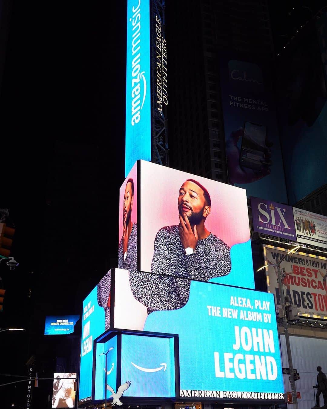 ジョン・レジェンドさんのインスタグラム写真 - (ジョン・レジェンドInstagram)「Taking over Times Square! Thanks for the continuous love and support @AmazonMusic #BiggerLove https://amzn.to/BiggerLove」6月21日 6時26分 - johnlegend