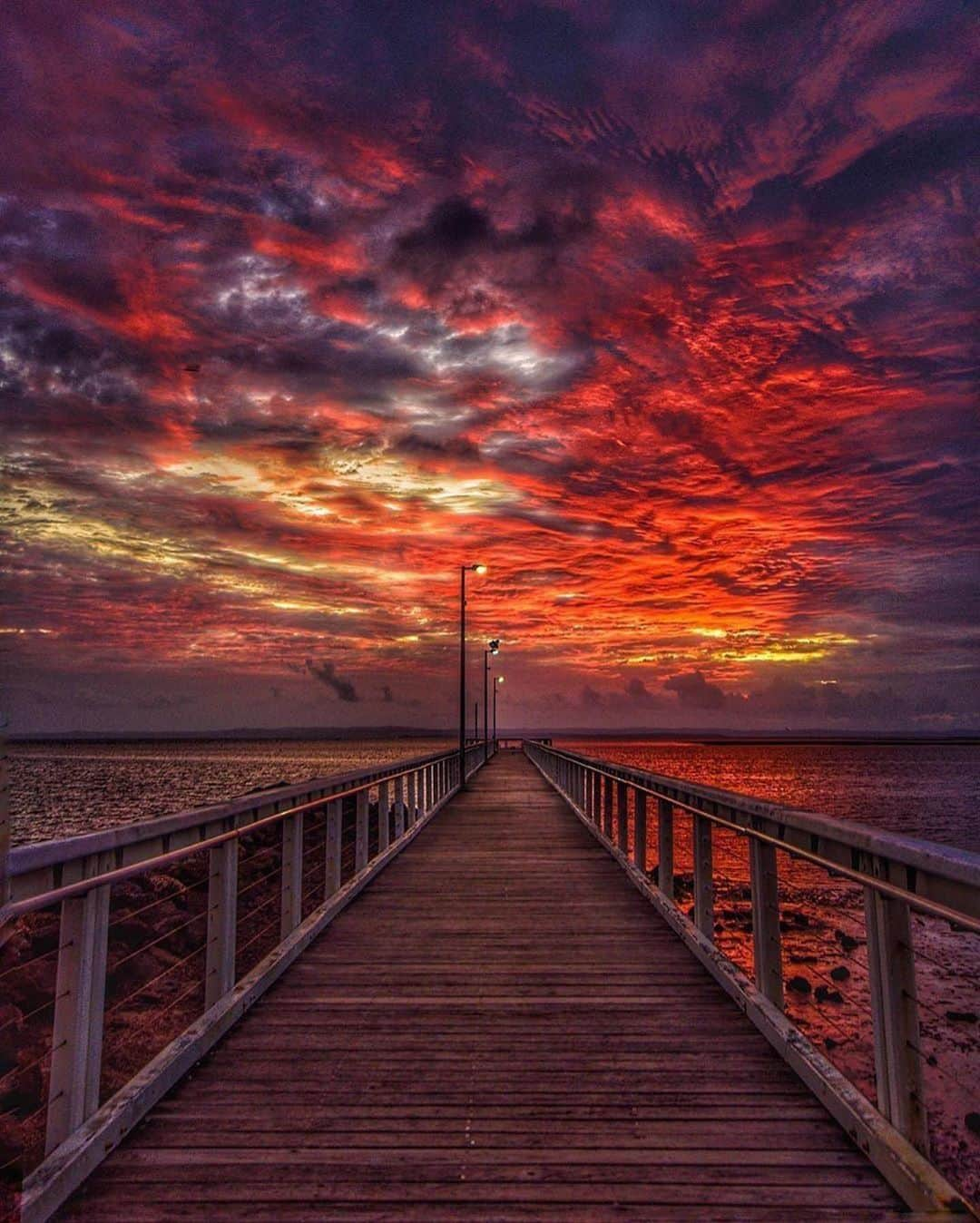 Canon Photographyさんのインスタグラム写真 - (Canon PhotographyInstagram)「Some crazy Australian sunset 🌅 Photography | @benmuldersunsets Curated by @steffeneisenacher  #australia #seeaustralia #goldcoast #surfersparadise #sunsetphotography」6月21日 6時40分 - cpcollectives