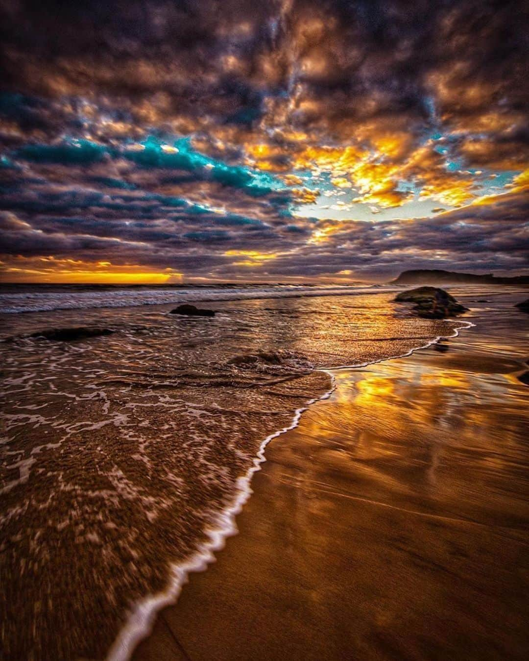 Canon Photographyさんのインスタグラム写真 - (Canon PhotographyInstagram)「Some crazy Australian sunset 🌅 Photography | @benmuldersunsets Curated by @steffeneisenacher  #australia #seeaustralia #goldcoast #surfersparadise #sunsetphotography」6月21日 6時40分 - cpcollectives