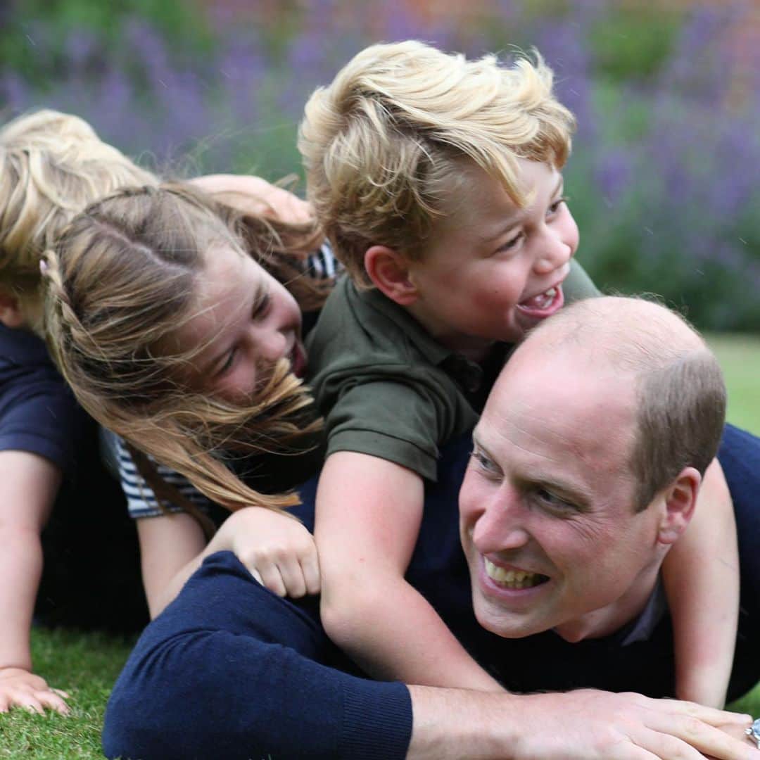 People Magazineさんのインスタグラム写真 - (People MagazineInstagram)「Prince William is feeling the love ahead of his birthday. ❤️ The Duke of Cambridge, who turns 38 on Sunday, had some fun with his three children — Prince George, Princess Charlotte, and Prince Louis — in two new photos taken earlier this month by Kate Middleton. Tap the link in bio for more updates on the royal family while they’ve been in isolation the past several months. | 📷: The Duchess of Cambridge」6月21日 6時46分 - people