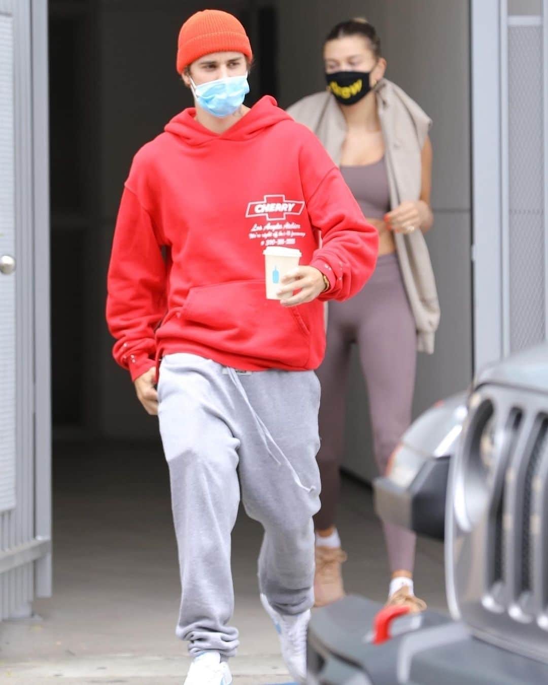 Just Jaredさんのインスタグラム写真 - (Just JaredInstagram)「@justinbieber and @haileybieber are seen leaving a medical building on Saturday afternoon in L.A. #JustinBieber #HaileyBieber Photos: Backgrid」6月21日 6時56分 - justjared