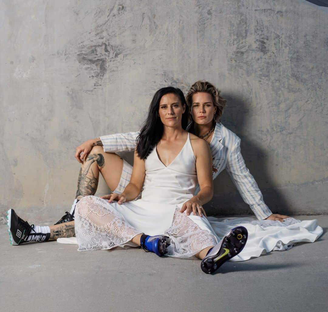 Vogueさんのインスタグラム写真 - (VogueInstagram)「"This is our first year and first #Pride as a married couple, so it's been exciting to live our true authentic life together," says @alikrieger.  On Monday at 8 p.m. ET/5 p.m. PT, @alikrieger and @ashlynharris24 will join an all-star cast for @them's #OutNowLive, a virtual event honoring the legacy of #Pride. Tap the link in our bio for more details.  Photographed by @drakeycake, Vogue, August 2019」6月21日 7時00分 - voguemagazine