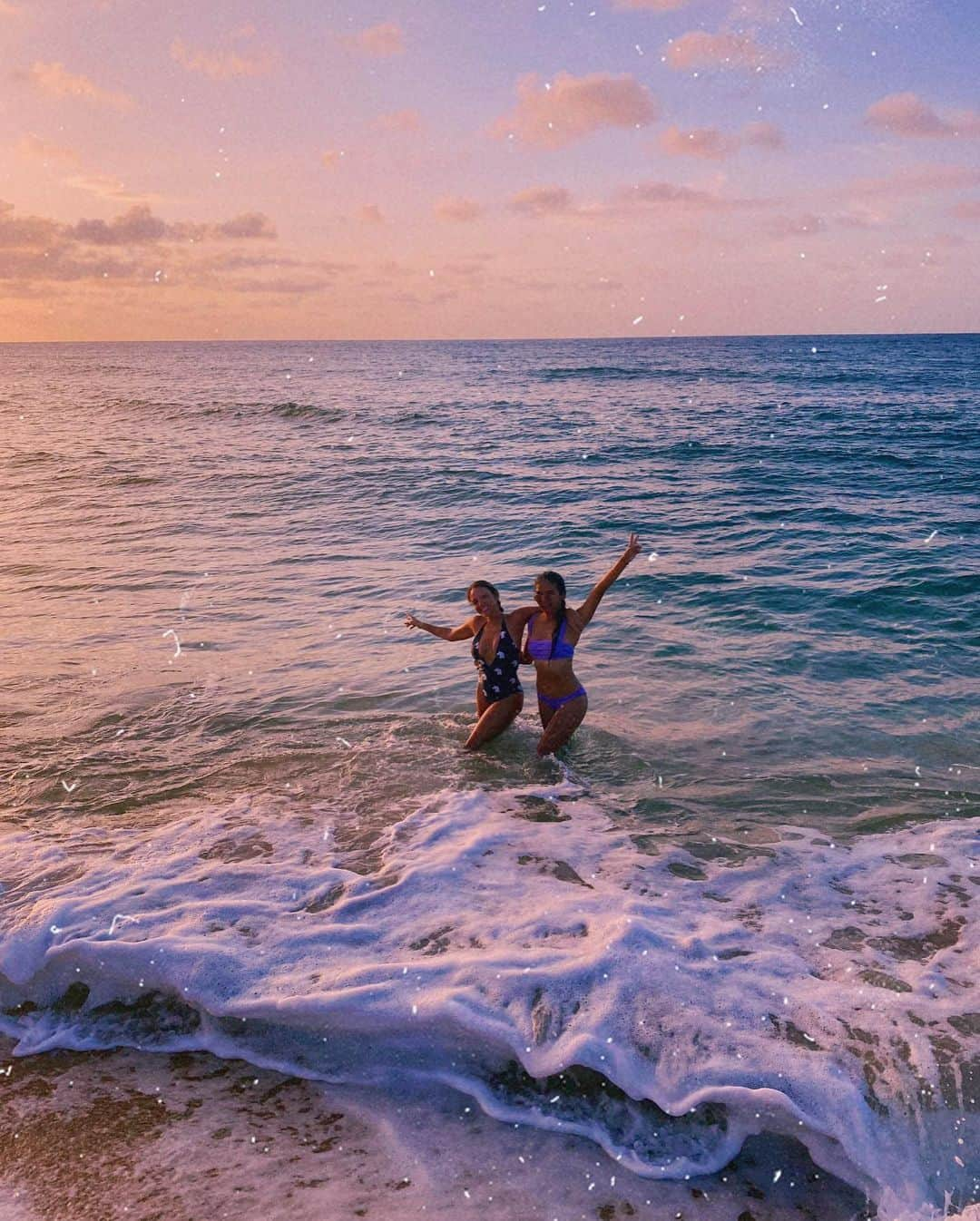 DIAZ Melanieさんのインスタグラム写真 - (DIAZ MelanieInstagram)「sunsets in puerto rico + people i love 🌟」6月21日 7時22分 - mely_diaaz