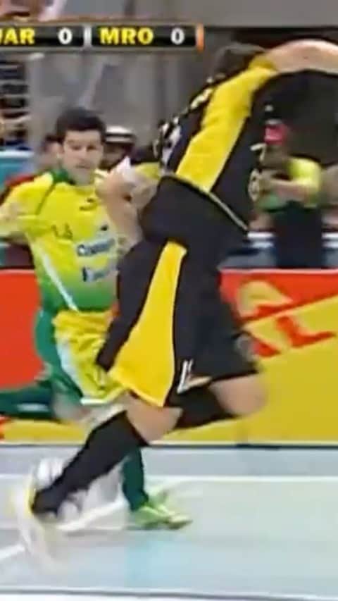 アレッサンドロ・ローザ・ヴィエイラのインスタグラム：「Obrigado @sportv por fazer reviver mais esse momento! Final da #Ligafutsal 2010!  Algumas sensações e momentos poderiam ser eternos!  Gratidão eterna @jaraguafutsal @torcidabarraindependente -  gols @lecofutsal @valdin1313  Edição @yurigomes @elitecomunicacao」