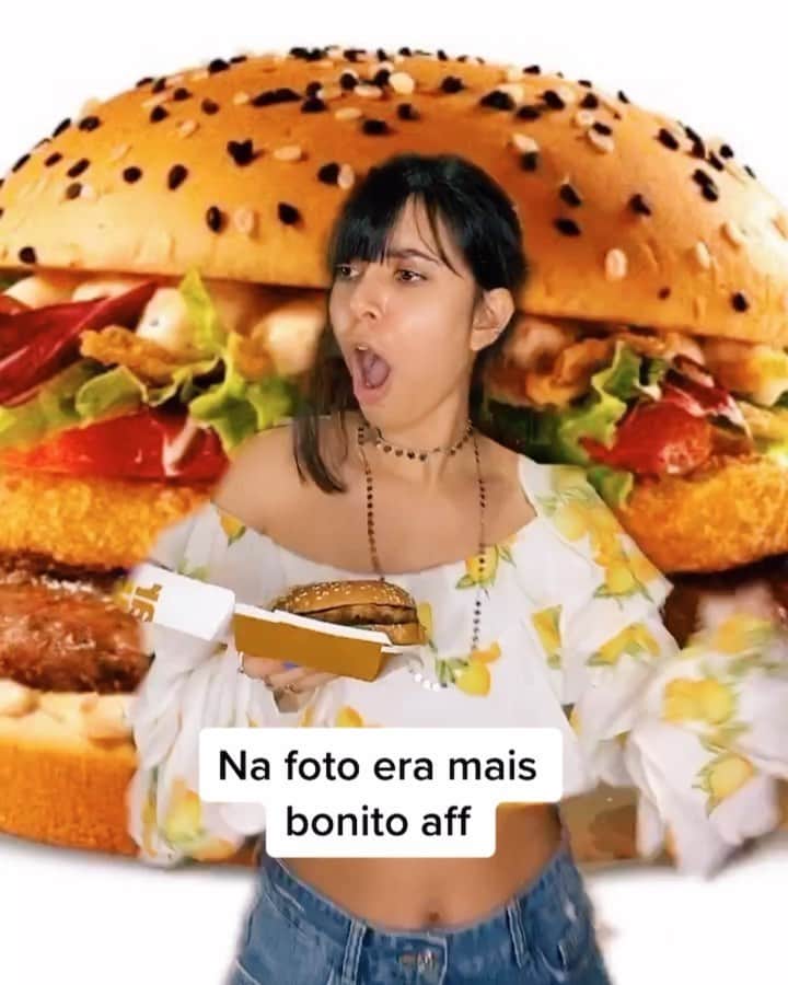 Gabriela Salesのインスタグラム：「Nunca mais eu comparo o lanche com a foto kkkkk」