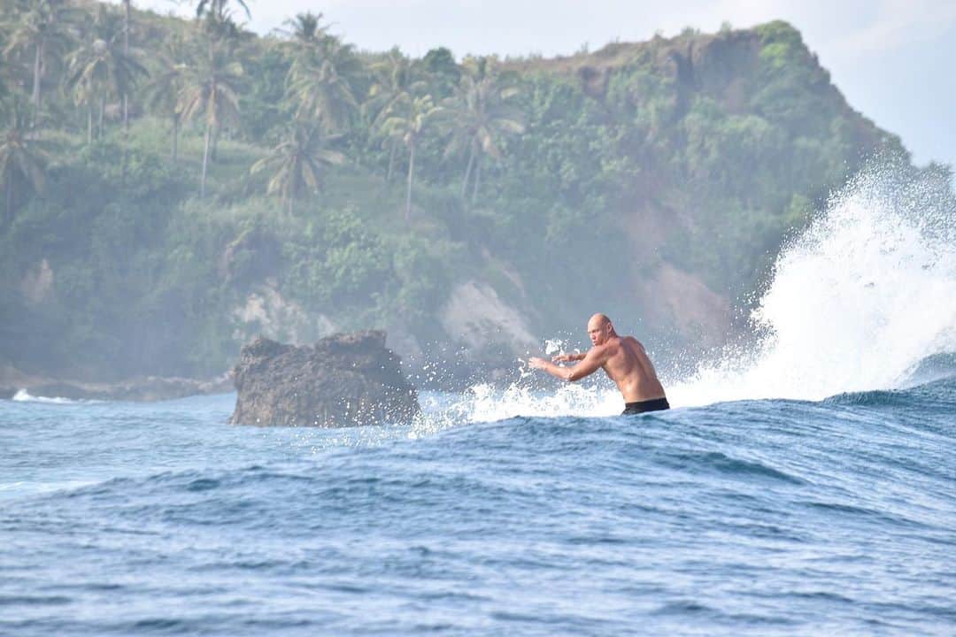 マイケル・クリムさんのインスタグラム写真 - (マイケル・クリムInstagram)「Happy #internationalsurfingday folks... time for the next adventure! #surfing #indonesia #sumba #skinfitness @klimbymichaelklim」6月21日 8時07分 - michaelklim1
