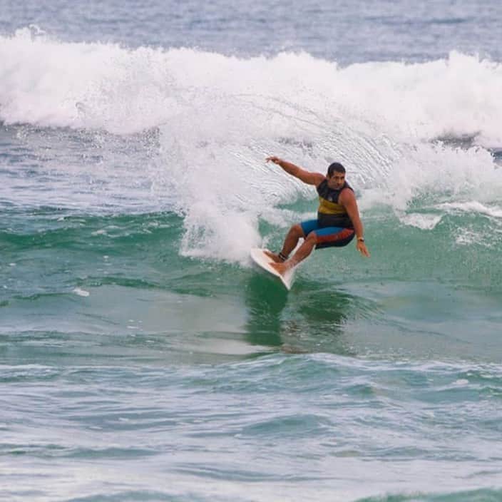 ミグエル・プッポのインスタグラム：「Dia internacional do surf e aniversário do cara que me apresentou esse esporte! Obrigado pai por tudo que vc fez e ainda faz pela nossa família! Te amo muito e feliz dia mundial do surf 🏄💙🙏 #wagnao52 #gratidao」