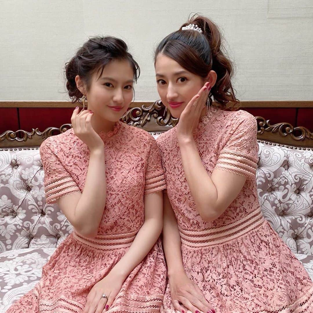 小沢真珠さんのインスタグラム写真 - (小沢真珠Instagram)「先日OAした「家政夫のミタゾノ」で共演した恒松祐里ちゃんと。沢山お揃いの服を着れて楽しかったです♪  #家政夫のミタゾノ  #恒松祐里ちゃん #親子役 #お揃いコーデ  #ネイルもお揃い #まさかの還暦という設定w」6月21日 8時23分 - maju_ozawa