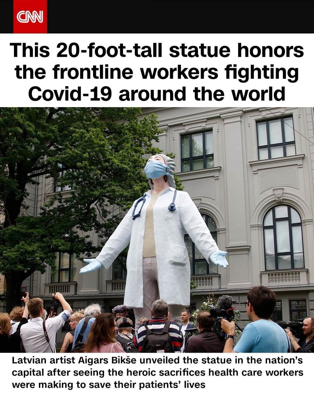 CNNさんのインスタグラム写真 - (CNNInstagram)「Latvia is honoring Covid-19 medical workers with a nearly 20-foot-tall statue in the nation's capital. Artist Aigars Bikše unveiled the statue on Tuesday outside the Latvian National Museum of Art in Riga. "I was watching the news, I was watching how medics met great difficulties in Italy, how they slept on hospital floors, how their faces were wounded due to wearing masks for long hours. I understood that I, as an artist, as a sculptor, should say something," Bikše told Reuters. (📸: Valda Kalnina/EPA-EFE/Shutterstock)」6月21日 9時00分 - cnn