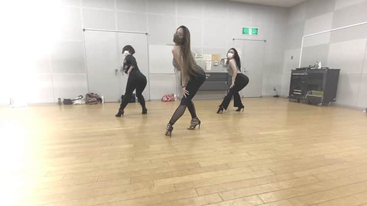 のインスタグラム：「_ . 6/20 @hikari.furuta's Heels WS👠 . w/ @shiuko_rock . レッスン着がmotherとおろそいでした🔳 . . #dance#dancer#dancevideo#heels#heelsdance #heelsdanceclass#runway#walk#walking #rayanajay#toogood#sexy#ayanaoricci」