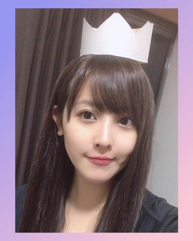 山本ひかるさんのインスタグラム写真 - (山本ひかるInstagram)「実はこっそり周りの枠の色変えたの わかる？( `･ω･´ ) #王冠 #ティッシュの箱で作った #特に意味は無いよ💕 #japanese #mahjong #actress」6月21日 9時12分 - hikaru0228yamamoto
