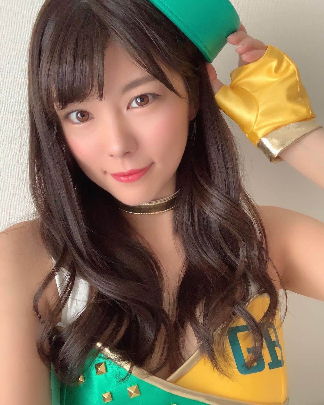 熊林保奈美のインスタグラム：「* . 埼玉トヨペットGreen Braveの YouTube緊急特別企画 最終回で紹介させてもらった、 今年のコスチューム💚💛🤍 . 特別企画は今回で最終回となりましたが、 楽しんで頂けましたか？？ 今年の車や、ドライバーや、サポーターズについて 様々な情報をお届けしてますので、 レース開始までぜひ復習として 何度も観てください😆笑 . そしてレースが始まっても YouTubeやその他SNSを通して 皆さんとレースを楽しめるような 情報発信ができればと思いますので、 引き続きチェックしてもらえると 嬉しいです😌 . スタートは無観客で 私たちサポーターズも現場には行けませんが、 実際にサーキットで このコスチュームを着れるのを楽しみに まずは開幕戦しっかり応援しようと思います🥰👏🏻 . 応援よろしくお願いします〜🏁 . * #埼玉トヨペット #埼玉トヨペットgreenbrave #supergt #s耐 #86brzrace #レースクイーン #RQ #熊林保奈美 #道産子 #Japanesegirl #paddokgirls #pitgirl #instalike #맞팔」