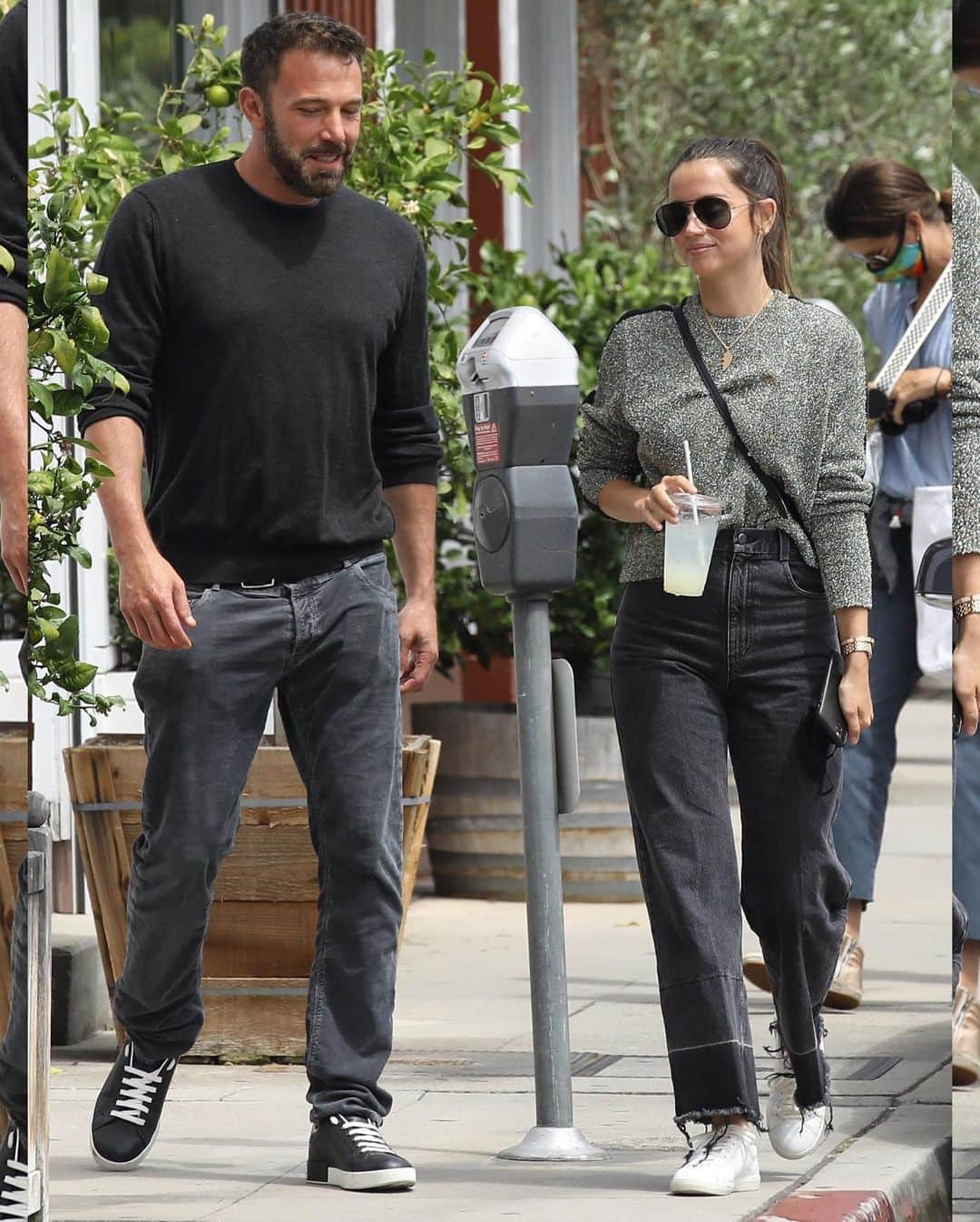 Just Jaredさんのインスタグラム写真 - (Just JaredInstagram)「Ben Affleck & Ana de Armas look so in love during their lunch date! #BenAffleck #AnaDeArmas Photos: Backgrid」6月21日 9時24分 - justjared