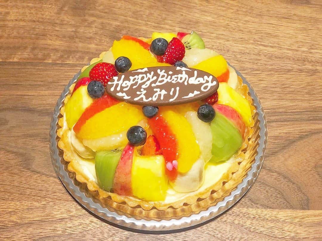 西木恵美里のインスタグラム：「誕生日🎂  @ma.cuisine.5 (マ・キュイジーヌ)さんのテイクアウトでお家パーティ🥂 ありがとうございました☺️」